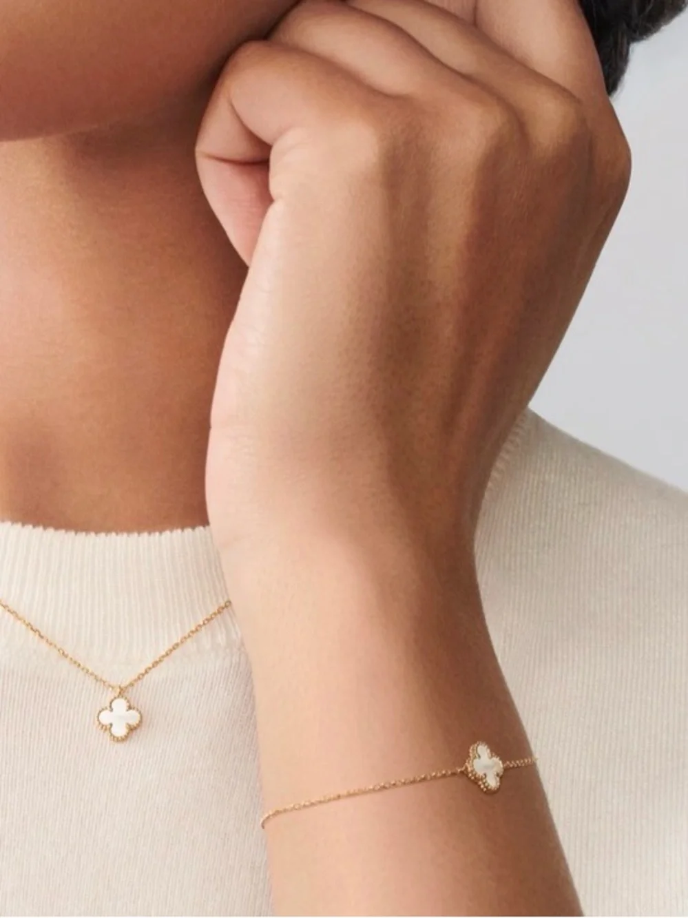 Gold  Bracelet with White Pearl 9 mm motif